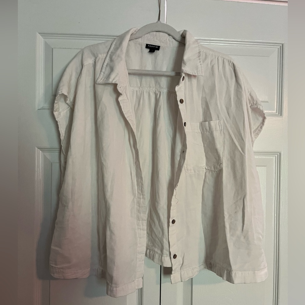 Torrid White Button Down Shirt, Size 2 (18/20)